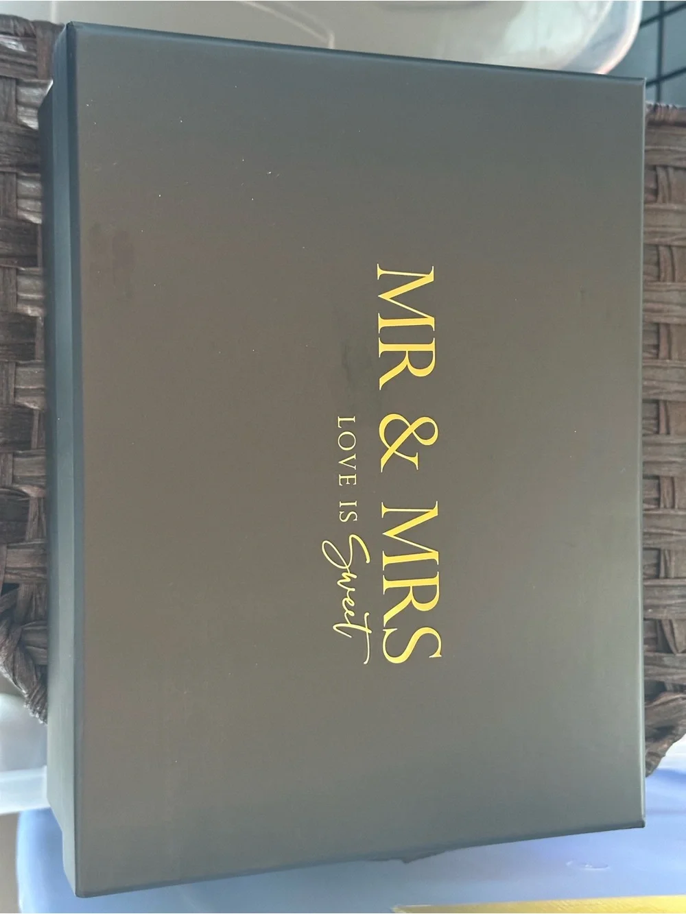 MR & MRS wine glasses in Gift Box with Gold Lettering